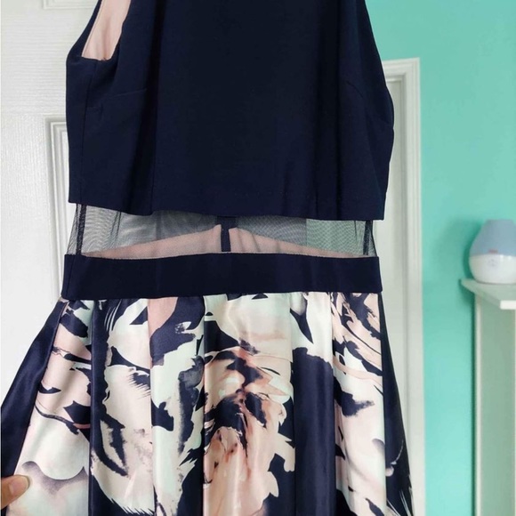 Dress - Picture 3 of 4